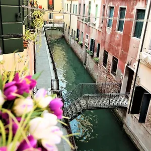 charming-canal-view-san-marco-apartment.hotelinveneto.com/