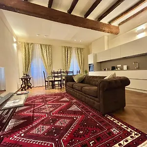 lovely-2-bedroom-apartment-nearby-piazza-maggiore.emilia-romagnahotels.net/